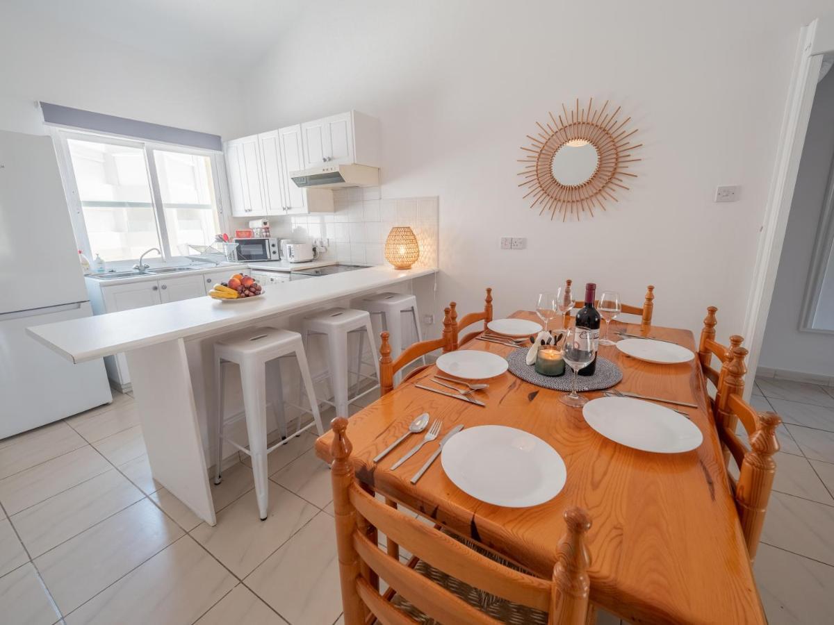 לימסול The Salnik Beach Apartment מראה חיצוני תמונה